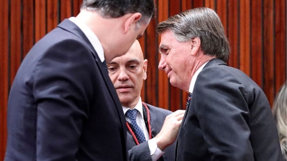 Rodrigo Pacheco e Jair Bolsonaro durante posse de Alexandre de Moraes no TSE. Foto: Antonio Augusto/TSE