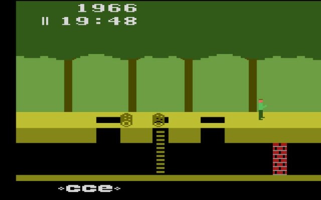 Pitfall! (1982) é um dos primeiros games de “plataforma” da história, no qual o jogador tem de correr e pular por obstáculos. 