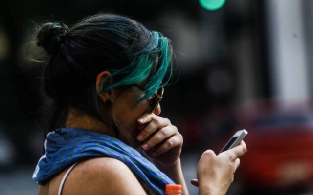 58% dos brasileiros acessam a internet apenas pelo celular 
