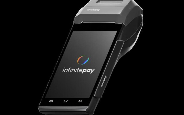 InfinitePay, maquininha da startup brasileira CloudWalk, tem interface baseada no Android, sistema operacional para celulares do Google