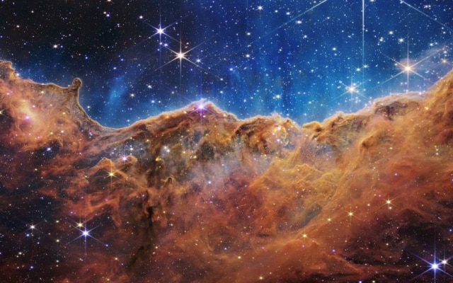 Com alta tecnologia, telescópio James Webb, da Nasa, capturou a primeira imagem do “nascimento” de estrelas na Nebulosa de Carina