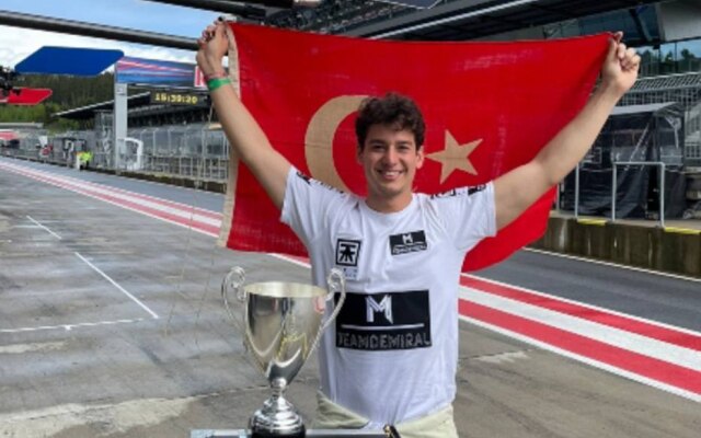 Além de ser o primeiro piloto a competir na F2 vindo dos games, Bolukbasi também é o primeiro turco a chegar na categoria