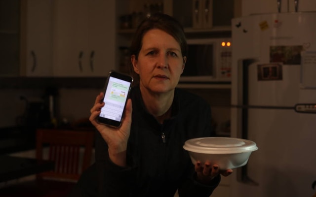 Gabriela Spinardi, dona do Balaio Gastronomia, que faz marmitas congeladas, deixou de receber pedido devido ao apagão do Whatsapp