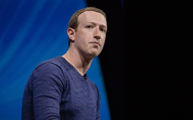 Pressionado, Mark Zuckerberg tem rebatido a imprensa sobre as afirmações nos documentos vazados por Frances Haugen 