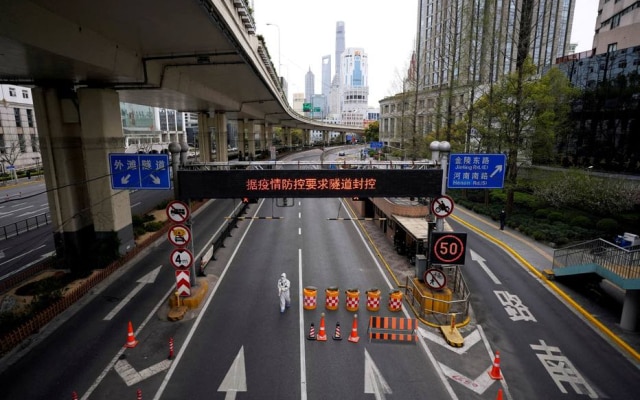 Xangai, uma das principais cidades chinesas enfrenta há três semanas um confinamento obrigatório para conter casos de Covid-19