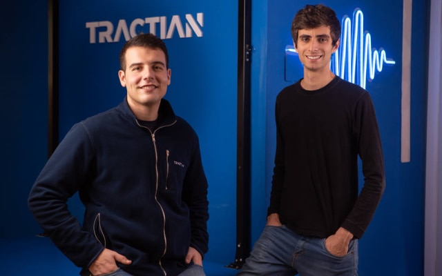 Gabriel Lameirinha  e  Igor Marinelli, co-CEOs da Tractian, querem modernizar o chão de fábrica