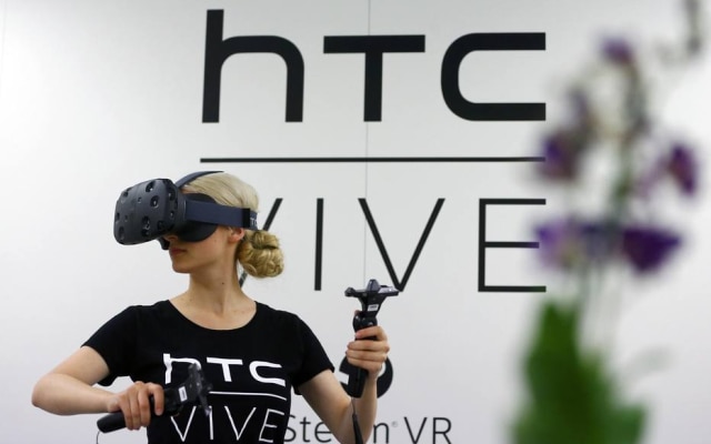 Com controles, sensores e óculos, HTC Vive é vendido por US$ 799 nos Estados Unidos