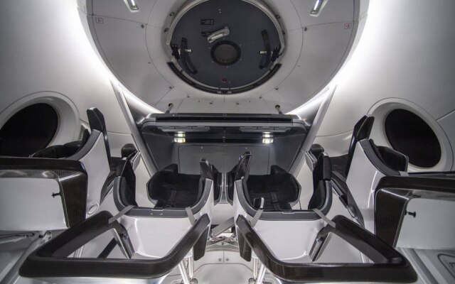 Interior da cápsula Dragon da Space X