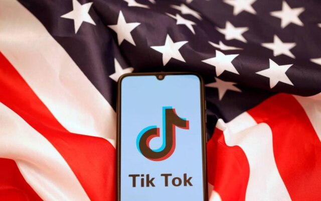 "Com relação ao TikTok, vamos bani-lo dos Estados Unidos... Vou assinar o documento amanhã", disse Trump a repórteres no Air Force One