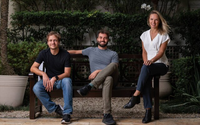 Bruno Lucas, André Bernardes e Ludmila Pontremolez fundaram a Zippi no final de 2019