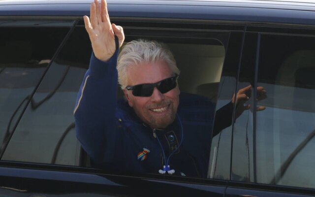 Fundador da empresa de turismo espacial Virgin Galactic, o bilionário Richard Branson, de 71 anos, quer popularizar as idas ao espaço