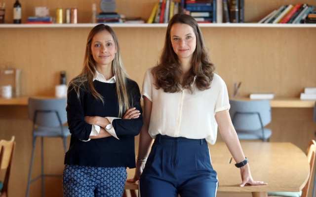 Monica Saggioro (esq.) e Lara Lemann (dir.) são as fundadoras da Maya Capital