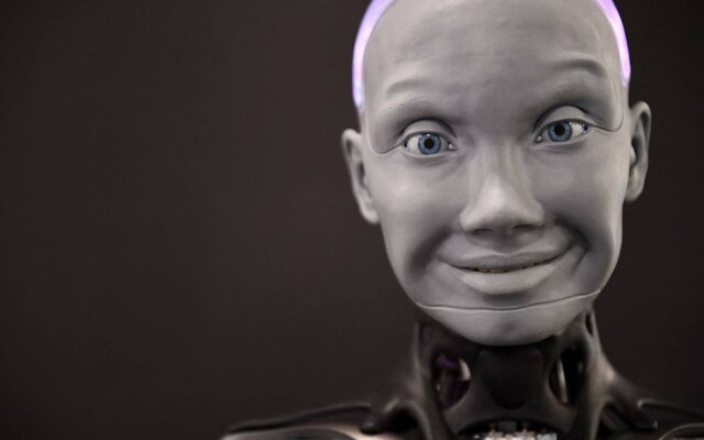 O robô humanoide Ameca impressiona pelas expressões faciais e com suas reações ao comportamento de todos aqueles ao seu redor. Foi destaque na feira