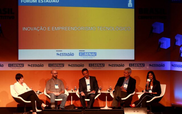 Debatedores do segundo painel do Fórum Estadão Brasil Competitivo