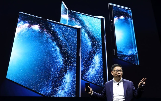 A Huawei apresentou seu primeiro celular dobrável, o Mate X, no evento de tecnologia MWC