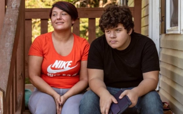 Até pouco tempo, o filho de 13 anos de Samantha Moore, Raymond Heller, estava compartilhando um iPad com três irmãos na Carolina do Norte