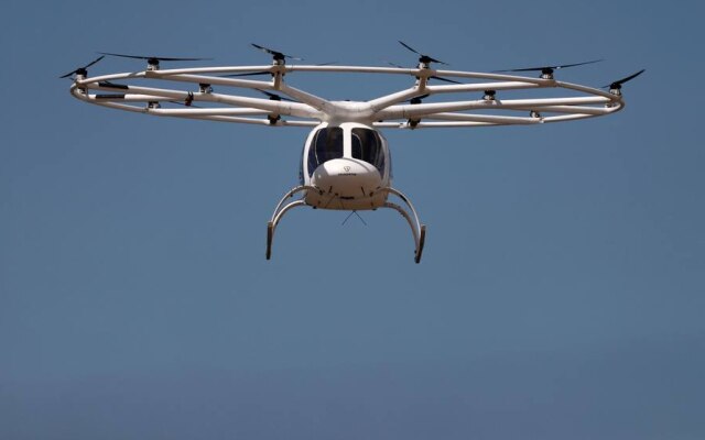 Drones são dispostivios aéreos controlados remotamente por um humano