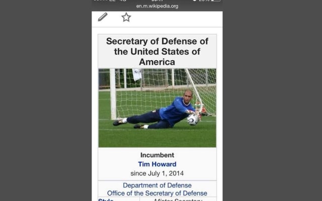 Piada na Wikipédia trocou foto do Secretário de Defesa dos EUA pela de goleiro da seleção americana após partida 'sem gols'