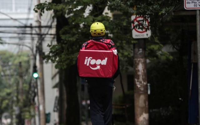 Entre as startups mais populares do Brasil, o iFood é um aplicativo de entrega de comidas e notou um 'boom' durante a pandemia de covid-19