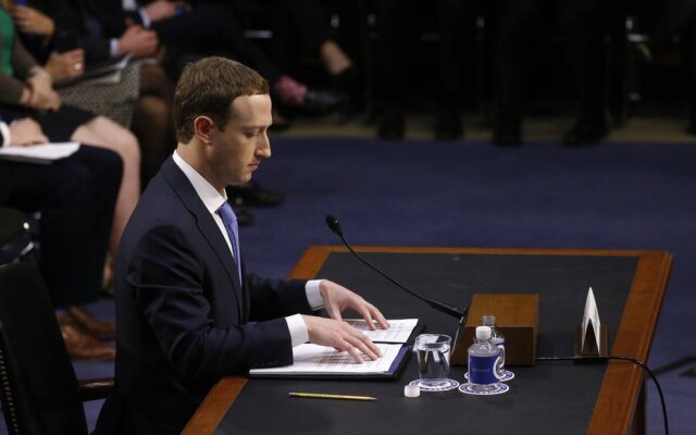 Mark Zuckerberg depõe no Senado