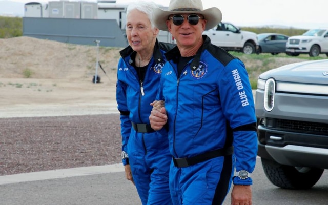 Após o voo na última terça, Jeff Bezos afirmou que a Blue Origin estava aberta para negócios