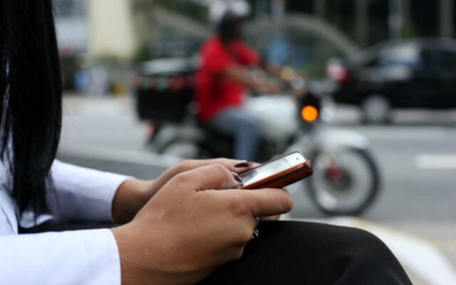 Segundo a pesquisa da Deloitte, 60% dos brasileiros disseram que já tentaram reduzir ou limitar o uso de seus smartphones
