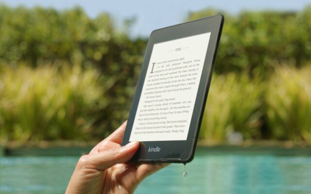 Modelo intermediário de e-reader, Kindle Paperwhite é à prova d'água