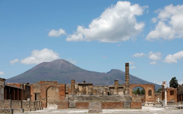 Pompeia foi uma cidade italiana atingida pela erupção do vulcão Vesúvio no ano de 79; robôs farão a segurança das ruínas a partir de agora