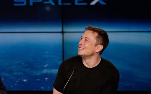 Entusiasta da erva, Elon Musk já causou polêmica por aparecer fumando maconha na internet