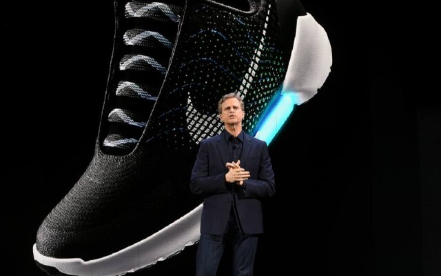 Nike anuncia modelo de tênis que se ajusta ao pé por meio de aplicativo