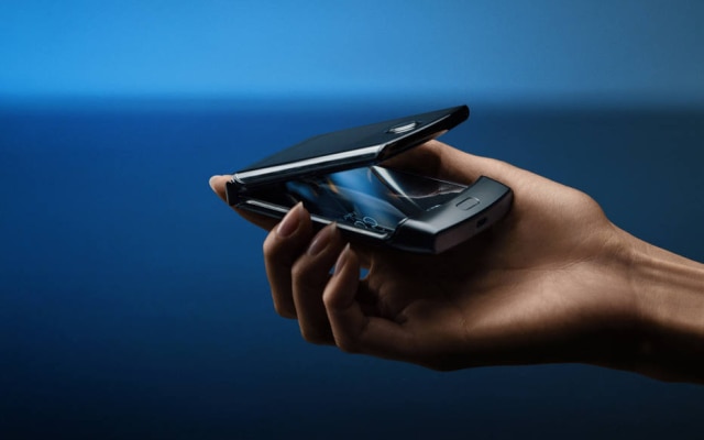 Novo celular da Motorola dobra na vertical, em vez da horizontal como nos concorrentes da Samsung e Huawei