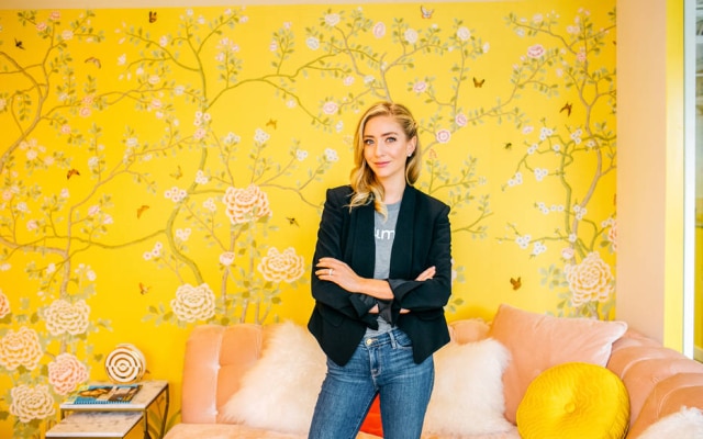Whitney Wolfe Herd foi uma das fundadoras do Tinder e, em 2014, saiu da empresa para fundar o rival Bumble, onde hoje é a presidente executiva da empresa