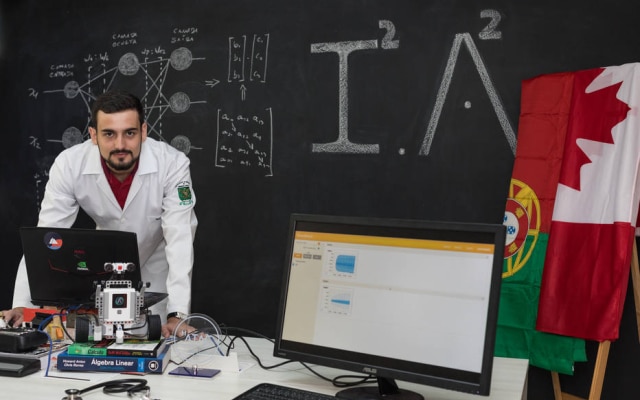 Igor Teodoro, estudante de medicina da USP de Ribeirão Preto, participa do grupo de futuros médicos que estão sendo treinados para entender a inteligência artificial
