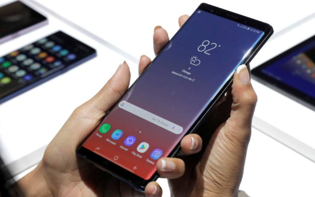 Novo aparelho da Samsung será lançado no Brasil com três cores: azul, preto e cobre