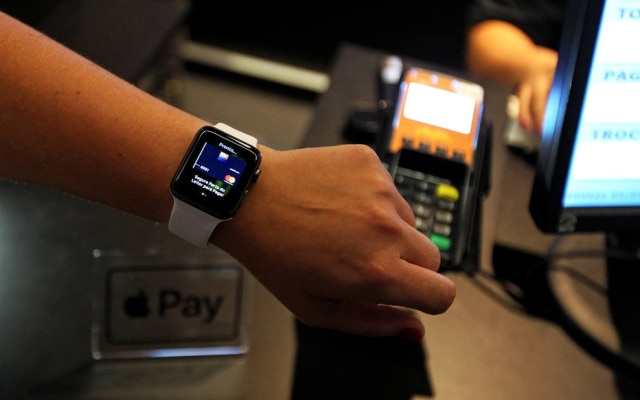 Embora tecnologias como o Apple Pay já existam há anos, a preocupação com o vírus incentivou o uso de pagamentos sem contato