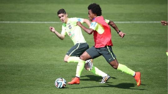 [COPA 2014] Entrosamento com Oscar no Chelsea aumenta chances de Willian
