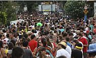 Foliões dominam o bairro no Carnaval