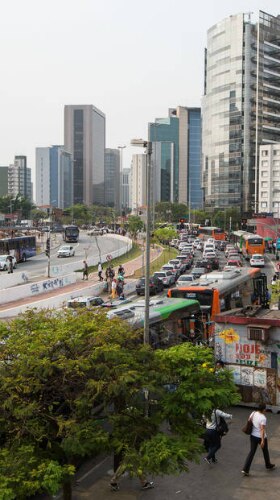 Avenida Faria Lima: 4,6 km de v&aacute;rios mundos e tribos
