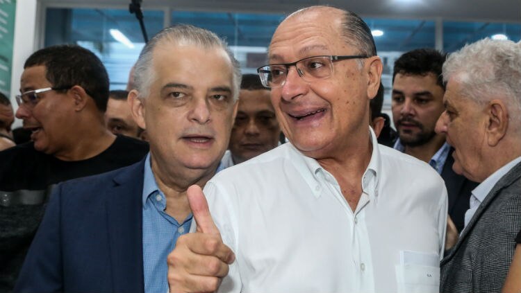 Ao lado de Márcio França, Alckmin vistoria obras em São Vicente. Foto: Amanda Perobelli/Estadão