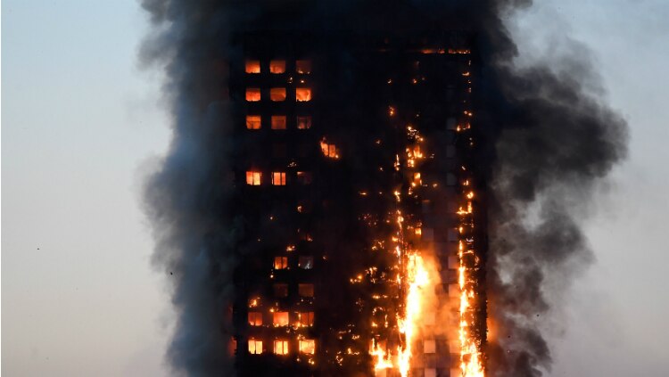 Prédio de Londres foi tomado por chamas - Toby Melville/Reuters