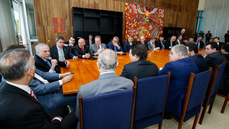 Presidente Michel Temer em reunião com líderes da base - Foto: Alan Santos/PR