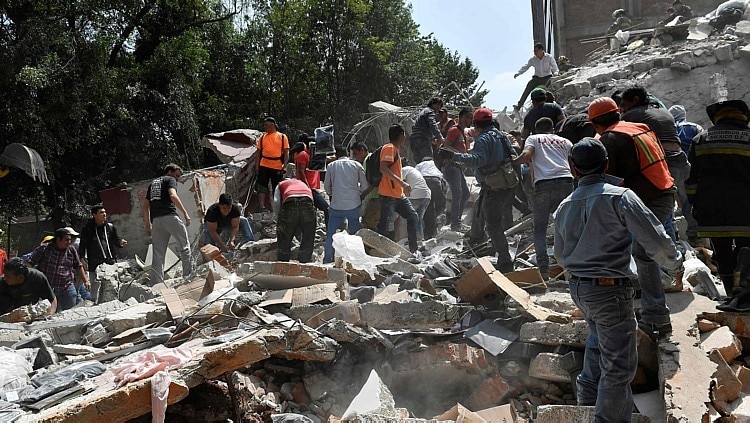 Prédio destruído após terremoto na Cidade do México - Foto: Omar Torres/AFP
