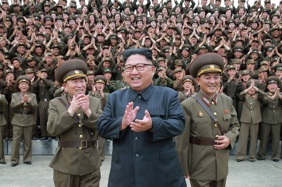 Militares saúdam Kim Jong-un: Coreia do Norte quer garantias de segurança dos EUA em troca de desmontar seu programa nuclear