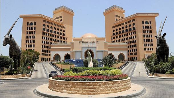 Hotel St. Regis em Doha, um dos locais de hospedagem para o período da Copa do Mundo