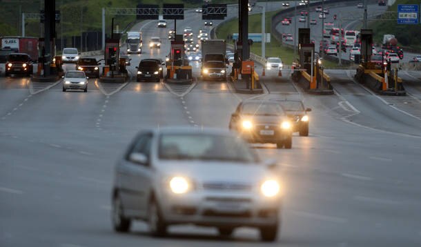 A cada sete minutos, um motorista ‘fura’ pedágio em rodovias paulistas