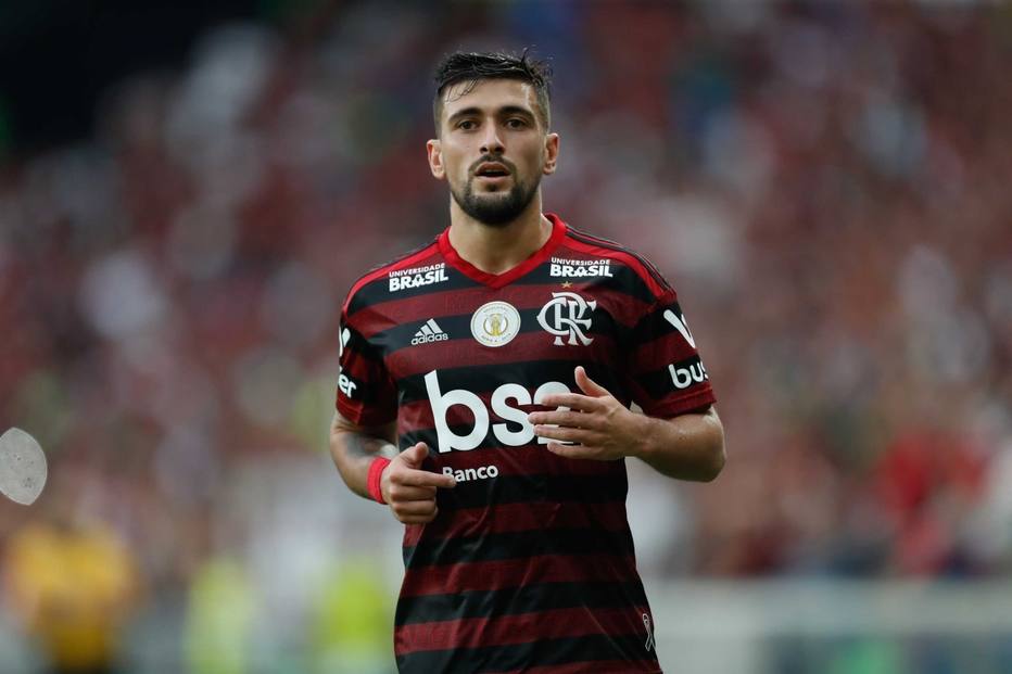 VÍDEO: Arrascaeta diz que jogadores do Flamengo enxergam Jorge Jesus