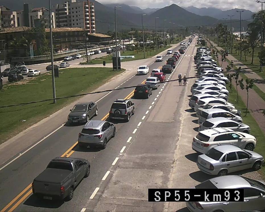 Tráfego é intenso na descida para o litoral na RioSantos e MogiBertioga São Paulo Estadão