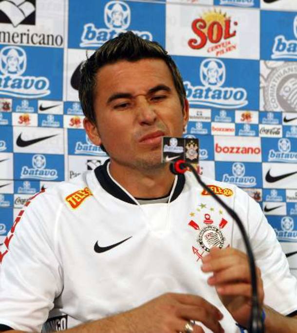 Paraguaio Edgar Balbuena é apresentado oficialmente no Corinthians