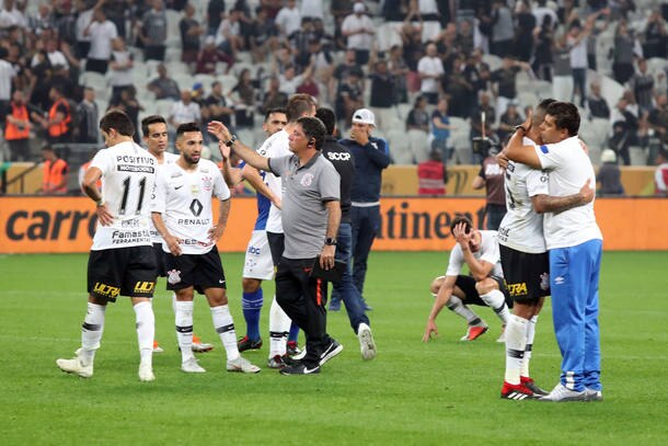Resultado de imagem para Jogadores do Corinthians lamentam perda do tÃ­tulo, mas destacam a luta do time EstadÃ£o ConteÃºdo