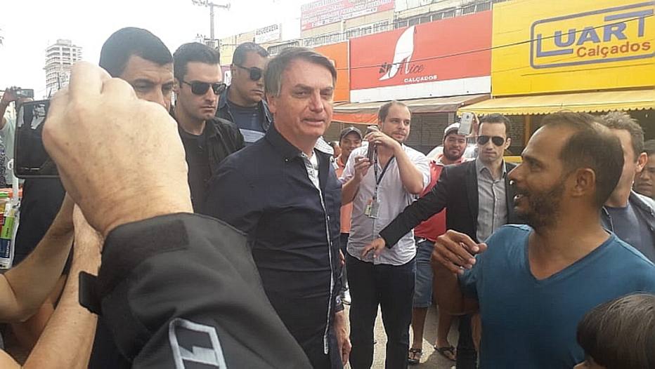 Bolsonaro diz que é preciso 'enfrentar vírus como homem e não como moleque'